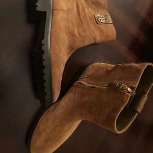 Brand new, never worn tan suede Tory Burch lug sole bootie. Size 7.5 Medium